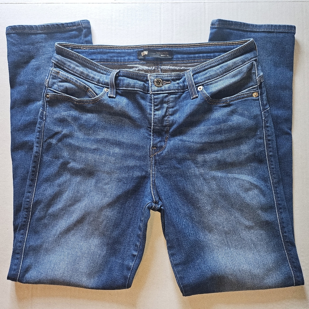 Levi's Flatters And Flaunts Women's Skinny Jeans - Dark Blue